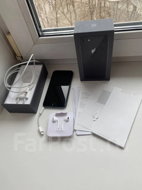 Apple iPhone 8. �/�, 64 ��, ������, 3G, 4G LTE, NFC ����
