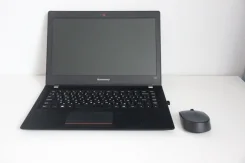 Lenovo. 13.3", 2,1����, ��� 4 ��, ���� 500���, WiFi: 1, Bluetooth: 1, ����������� �� 3��. ����