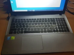 Asus X550. 15", 1,8����, ��� 4 ��, ���� 500���, WiFi: 1, Bluetooth: 1, ����������� �� 1��. ����