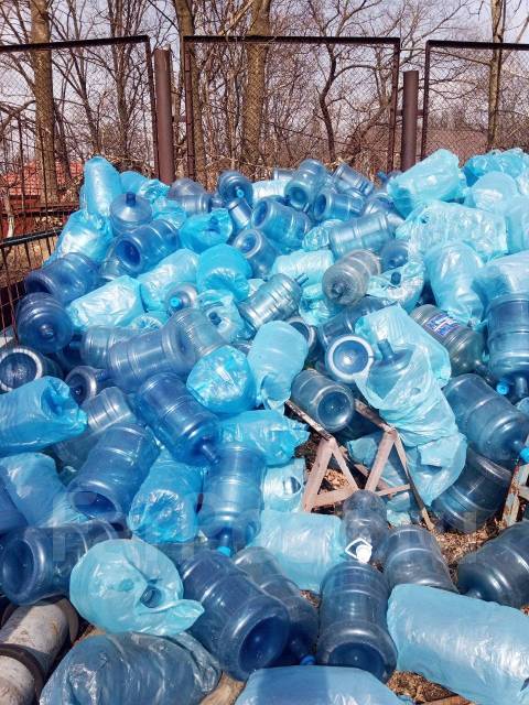 19 литровые бутылки из под воды, б. у во Владивостоке