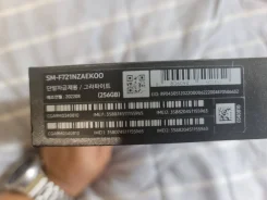 Samsung Galaxy Z Flip4. �����, 256 ��, ���������� ����