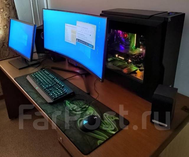 Компьютерный игровой стол razer