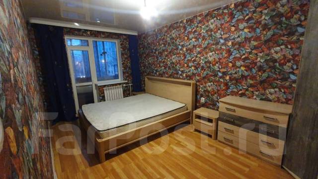 Продам 2х спальную кровать с матрасом и 2 тумбы во Владивостоке
