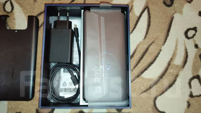 Asus ZenFone 7 Pro. �/�, 256 ��, ������, 3G, 4G LTE, 5G, Dual-SIM, NFC ����