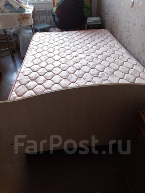 Кровать полутороспальные и матрас к ней, б/у, в наличии. Цена: 7 000₽ в ...