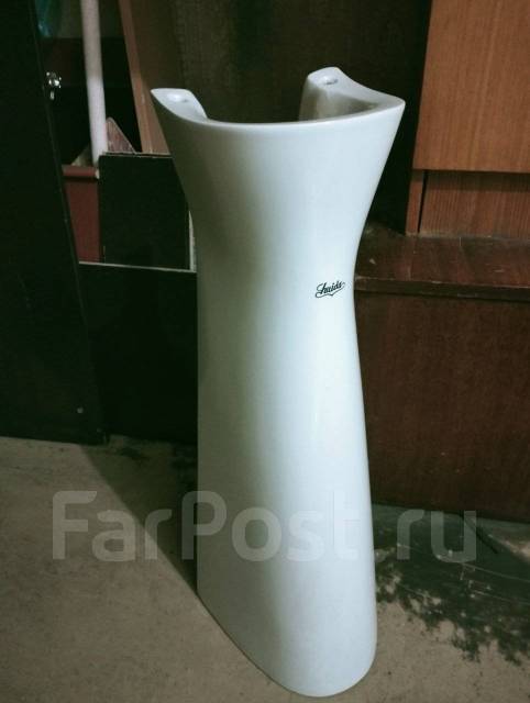 Раковина с пьедесталом, в наличии. Цена: 500₽ во Владивостоке