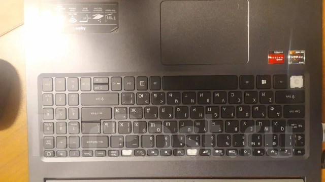 Acer Aspire 5. 15", 2,4����, ��� 8 ��, ���� 256���, WiFi: 1, Bluetooth: 1, ����������� �� 8��. ����