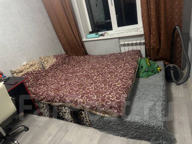 Кровать двуспальная, б/у, в наличии. Цена: 5 000₽ во Владивостоке
