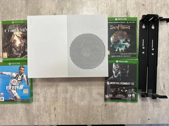 Microsoft Xbox One S ����