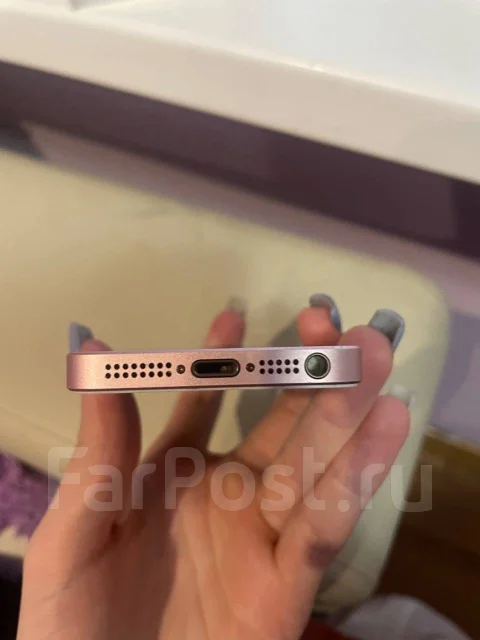 Apple iPhone SE. �/�, 32 ��, �������, �������, 4G LTE ����