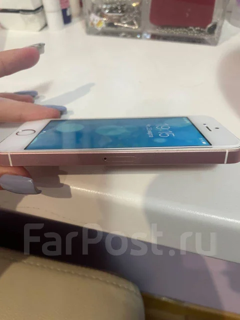 Apple iPhone SE. �/�, 32 ��, �������, �������, 4G LTE ����