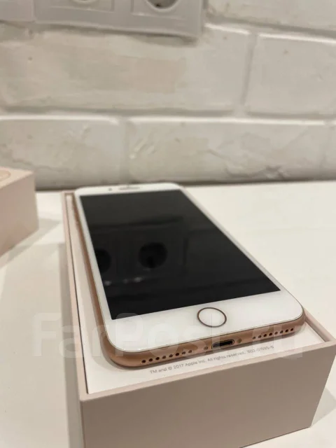 Apple iPhone 8 Plus. �/�, 64 ��, �������, �������, 4G LTE, NFC ����
