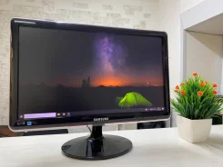 Samsung. 20", ���������� �� (LCD, LED, QLED) ����