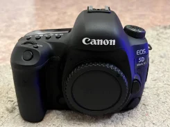 Canon EOS 5D Mark IV ����