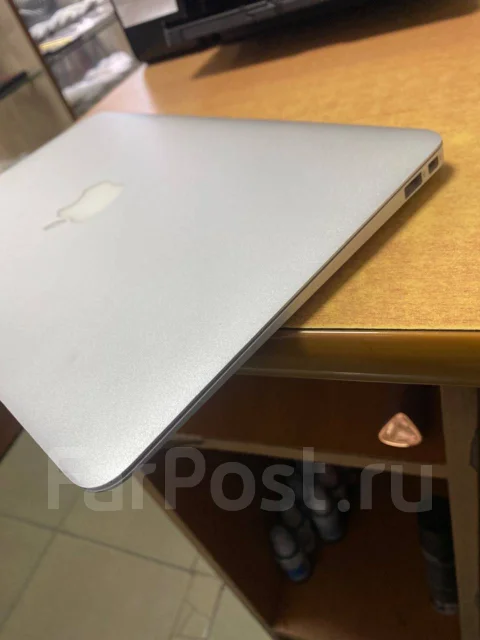 Apple MacBook Air 11. 11", 1,6����, ��� 2048 ��, ���� 64���, WiFi: 1, Bluetooth: 1, ����������� �� 1��. ����
