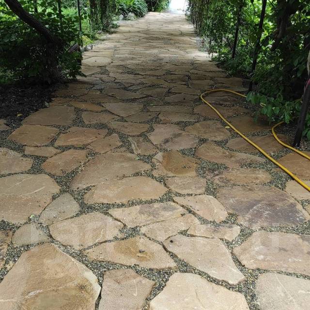 Укладка плитняка. дорожки, лестницы, стеночки во Владивостоке