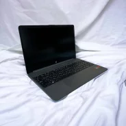 HP 15s. 15.6", 2,5����, ��� 8 ��, ���� 512���, WiFi, Bluetooth, ����������� �� 9��. ����