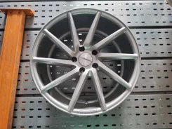 Vossen. 8.5x19", 5x114.3, ET32 ����