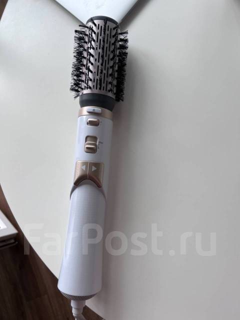 Фен Philips с вращающейся щеткой, новый, в наличии. Цена: 4 500₽ во ...