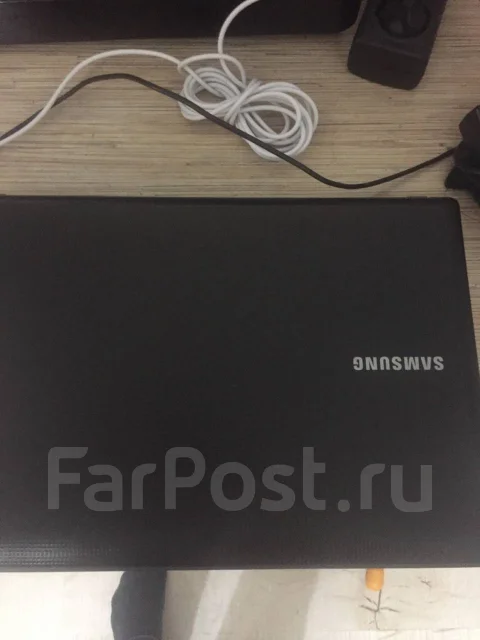 Samsung R428. 15", ��� 3072 ��, ���� 300���, WiFi: 1, Bluetooth: 1, ����������� �� 3��. ����