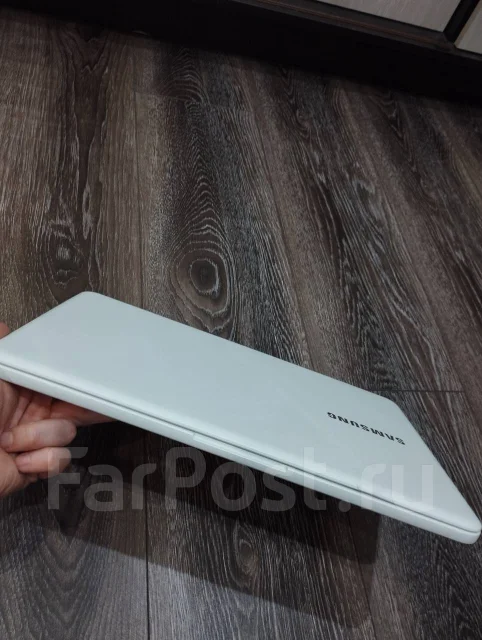 Samsung. 15.6", 2,3����, ��� 8 ��, ���� 240���, WiFi: 1, Bluetooth: 1 ����