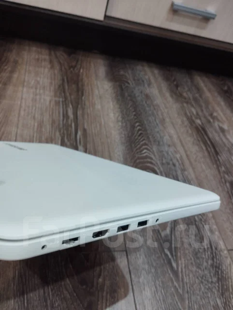 Samsung. 15.6", 2,3����, ��� 8 ��, ���� 240���, WiFi: 1, Bluetooth: 1 ����