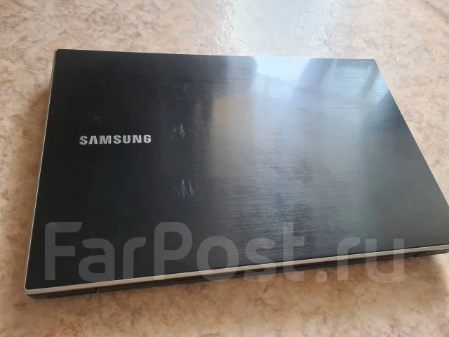 Samsung 300V5A. 15.6", 2,3����, ��� 4 ��, ���� 500���, WiFi: 1, Bluetooth: 1, ����������� �� 4��. ����