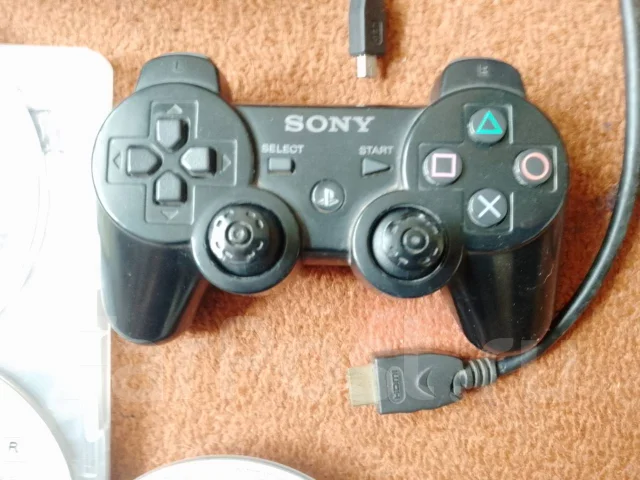 Sony PlayStation 3 Super Slim ����