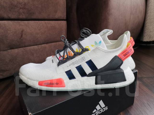 Кроссовки Adidas NMD R2 купить в Москве, Личные вещи