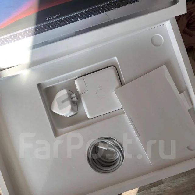 Apple MacBook Pro 16 2019. 16", 2,3����, ��� 16 ��, ���� 1 000���, WiFi: 1, Bluetooth: 1, ����������� �� 12��. ����