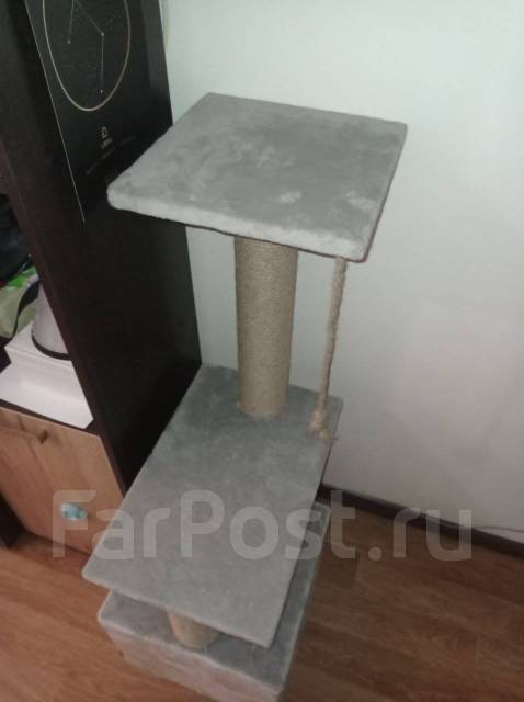Когтеточка с домиком, б/у, в наличии. Цена: 2 500₽ во Владивостоке