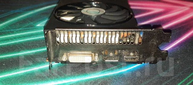 Radeon RX 5500 XT ����