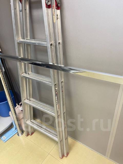 Лестница стремянка, б/у, в наличии. Цена: 800₽ во Владивостоке