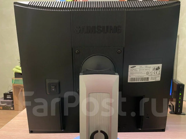 Samsung. 19", ���������� �� (LCD, LED, QLED) ����