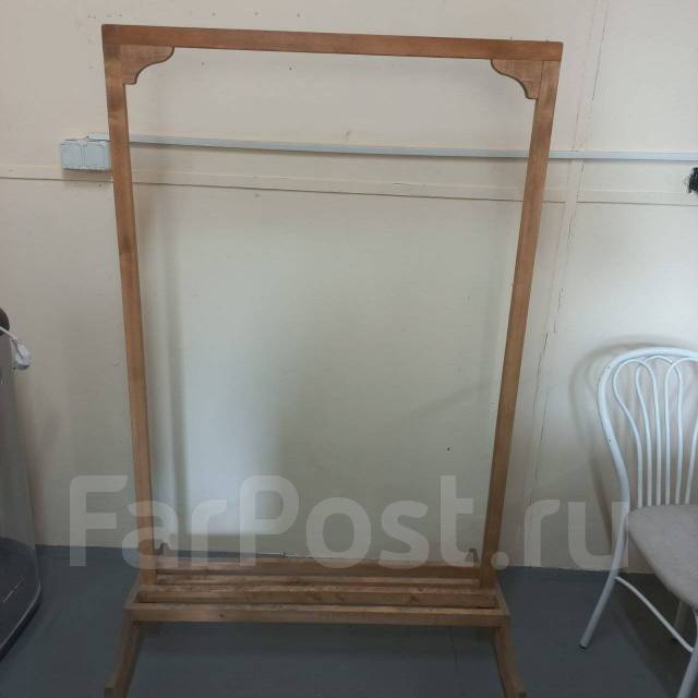 Вешалка напольная под одежду, б/у, в наличии. Цена: 900₽ в Находке