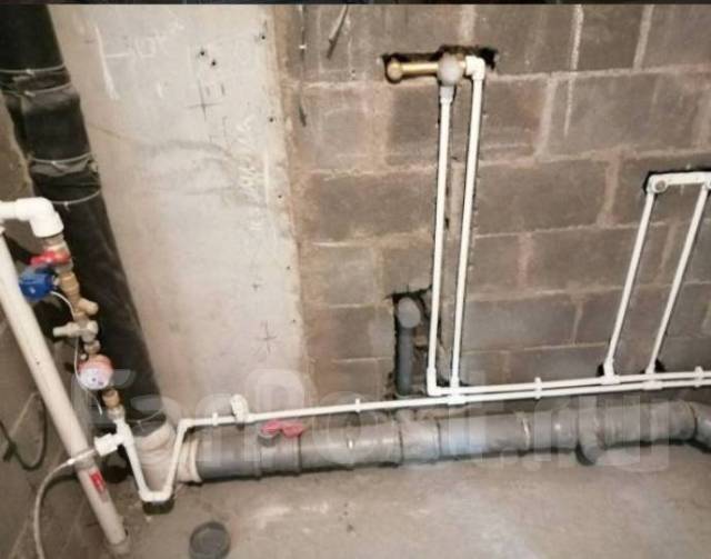 Установка труб, унитаза, болеро, раковины, стералки, смесителя. И т д ...