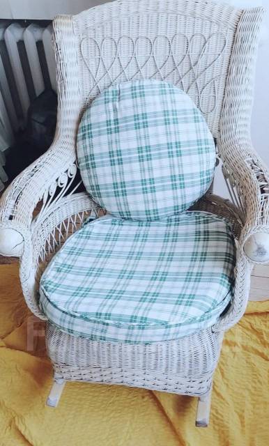Продам кресло-качалку, б/у, в наличии. Цена: 2 500₽ во Владивостоке