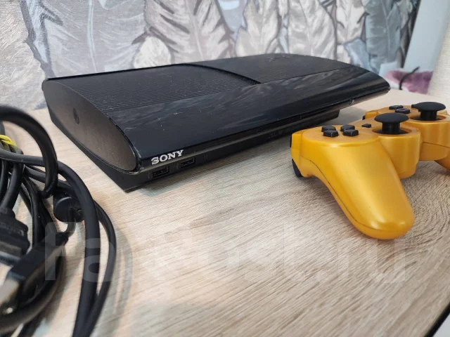 Sony PlayStation 3 Super Slim ����