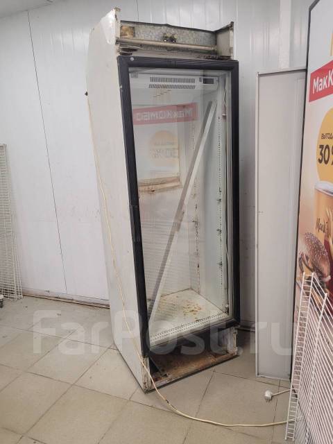 Холодильный шкаф, б/у, в наличии. Цена: 12 000₽ во Владивостоке