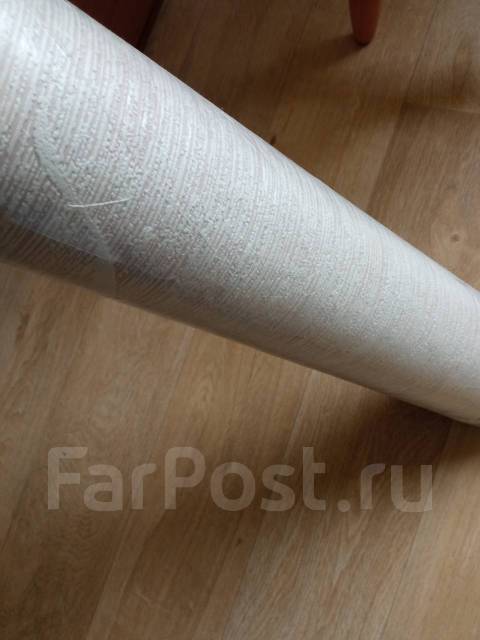 Рулон обоев, в наличии. Цена: 300₽ во Владивостоке
