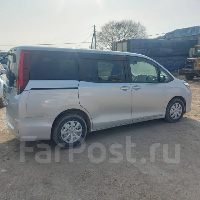Toyota Noah. ��������, ��������, 2.0 (152��.�.), ������, 179 683����. �� ����