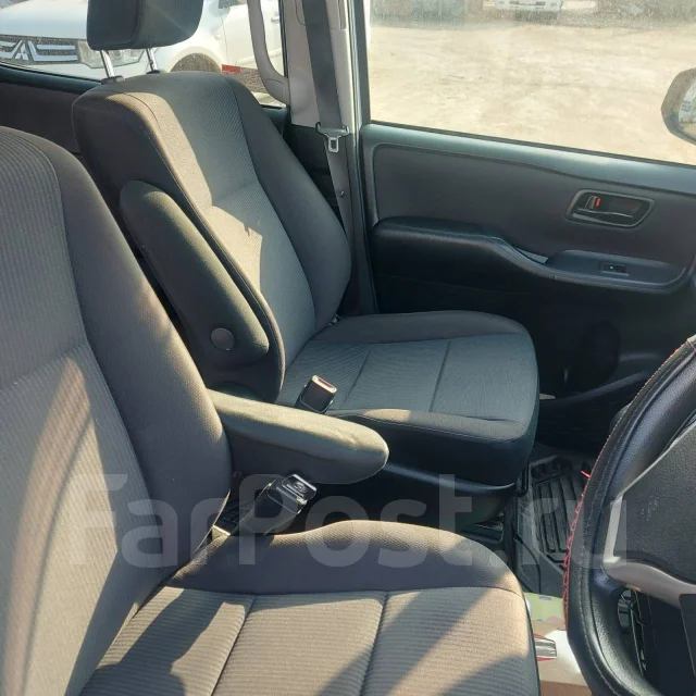 Toyota Noah. ��������, ��������, 2.0 (152��.�.), ������, 179 683����. �� ����