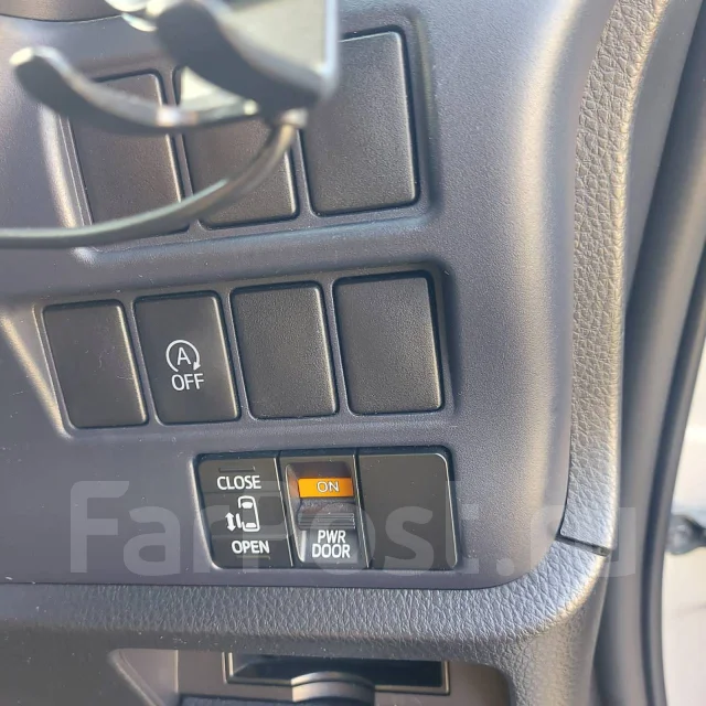 Toyota Noah. ��������, ��������, 2.0 (152��.�.), ������, 179 683����. �� ����