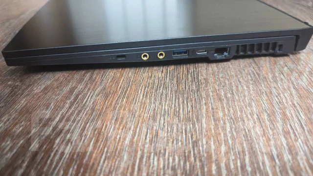 MSI GF75 Thin. 17", 2,4����, ��� 8 ��, ���� 1 000���, WiFi: 1, Bluetooth: 1 ����