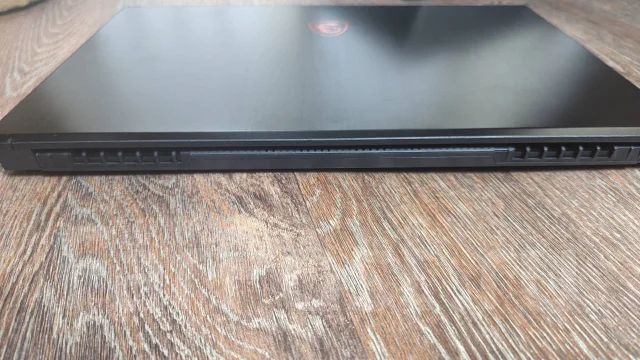 MSI GF75 Thin. 17", 2,4����, ��� 8 ��, ���� 1 000���, WiFi: 1, Bluetooth: 1 ����