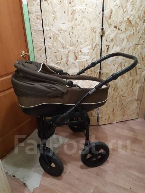Коляска 3 в одном, б/у, в наличии. Цена: 7 000₽ во Владивостоке