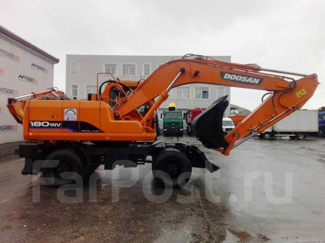 Услуги колесного экскаватора в Хабаровске