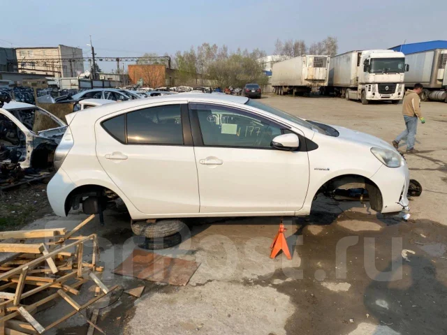 Toyota Aqua. NHP10, 1NZFXE ����