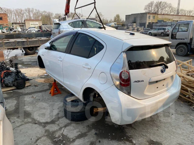 Toyota Aqua. NHP10, 1NZFXE ����