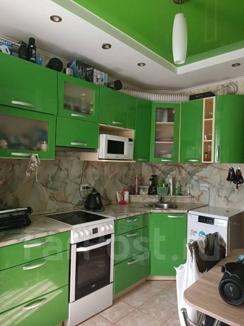 Кухонный гарнитур угловой, б/у, в наличии. Цена: 16 000₽ во Владивостоке
